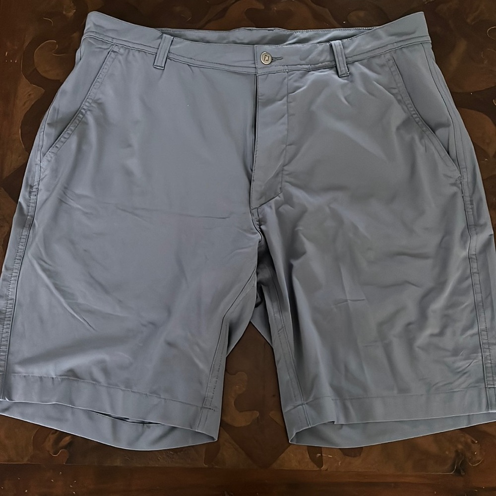 Mens Fila golf shorts size 34. Great condition.